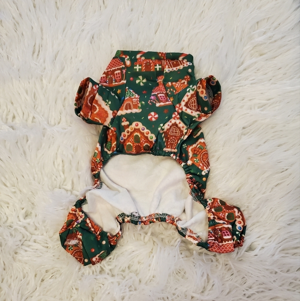 🇺🇸NWOT Gingerbread House Pet Pajamas /Outfit Size Small - Picture 2 of 3